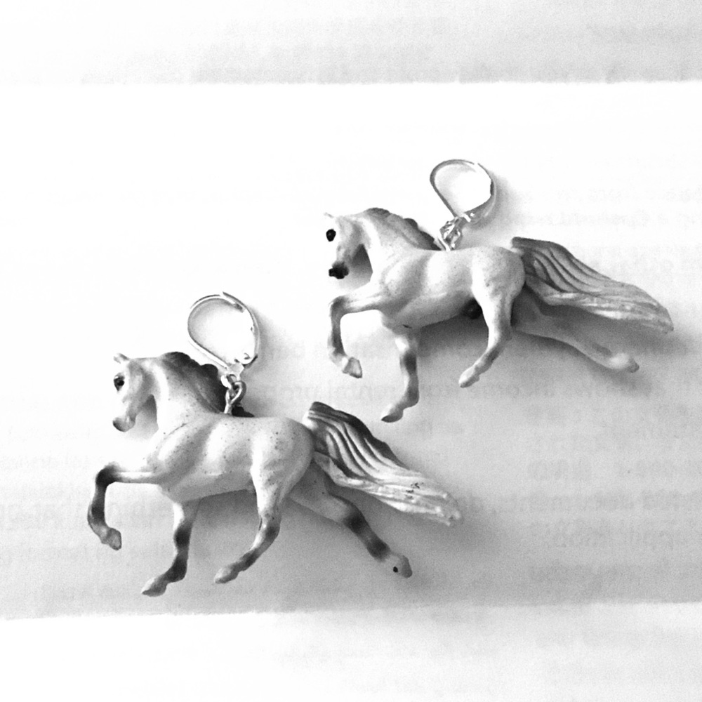 Breyer white horse earrings beautiful 1/64